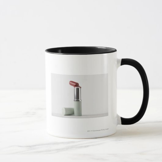 Mug Plan rapproché d'un rouge à lèvres cassé (Droite)