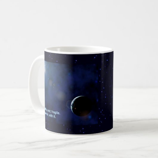 Mug Planète fragile (Devant gauche)