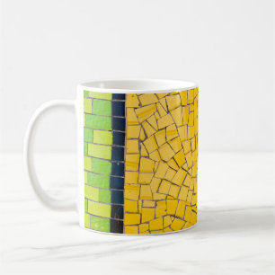 Mug Planification murale en briques jaunes, noires et