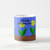 Mug Plantez des graines dans le jardin (Centre)