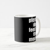 Mug Please Do Not Feed The Models With Skinny Fun  (Devant droit)