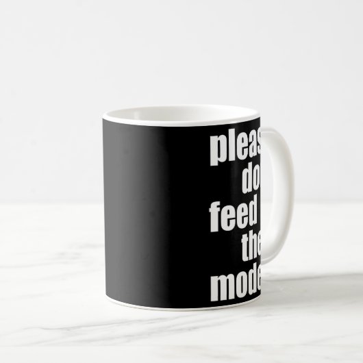 Mug Please Do Not Feed The Models With Skinny Fun  (Devant droit)