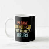 Mug Please Don't Feed The S Drugs (Gauche)
