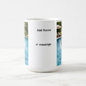Mug Plongeon de chiot Labrador noir dans la piscine (Centre)
