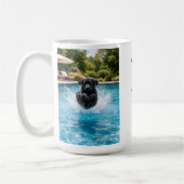 Mug Plongeon de chiot Labrador noir dans la piscine (Gauche)