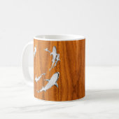 Mug Plongeur d'argent avec requins sur le plateau de t (Devant gauche)