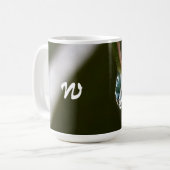 Mug Pluie sur le pourboire de la feuille avec Monogram (Devant gauche)