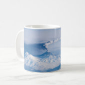 Mug Plume Émanant Du Volcan Kliuchevskoi. (Devant gauche)