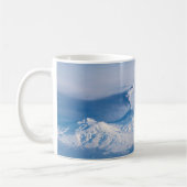 Mug Plume Émanant Du Volcan Kliuchevskoi. (Gauche)
