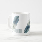 Mug Plume tirée par la main d'aquarelle de gris bleu (Devant gauche)