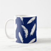 Mug Plumes blanches sur bleu foncé marine (Gauche)