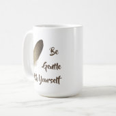Mug Plumes "Soyez gentils avec vous-même" (Devant gauche)