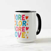 Mug Plus de couleur, plus d'amour, typographie arc-en- (Devant droit)
