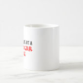 Mug plutôt d'être à une course de voiture stock (Centre)