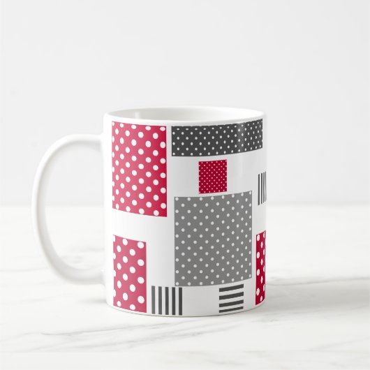 Mug Pneuka rouge gris patchwork sur arrière - plan bla (Gauche)