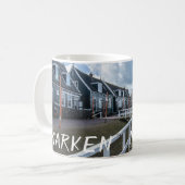 Mug Poche en bois à Marken, Pays-Bas (Devant gauche)