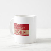 Mug Poignée drôle avec soin, signe fragile (Devant gauche)