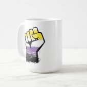 Mug Poing de protestation de fierté non binaire (Devant gauche)