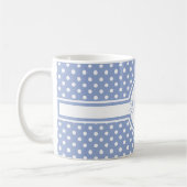 Mug Pois blancs élégants sur Monogramme bleu (Gauche)