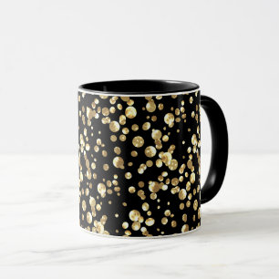 Mug pois d'or sur un arrière - plan noir.