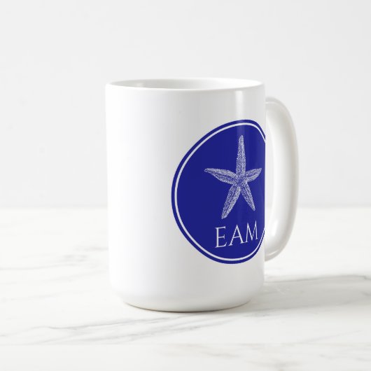 Mug Poisson étoile blanche côtière sur Monogramme bleu (Devant droit)