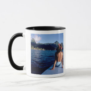 Mug Polynésie française, Moorea. Femme appréciant la v