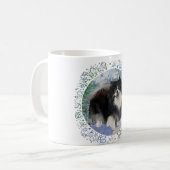 Mug Poméranie dans un jardin fleuri (Devant gauche)