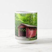 Mug Pont Couvert Rouge À Chatfield Hollow (Centre)