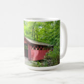 Mug Pont Couvert Rouge À Chatfield Hollow (Devant droit)