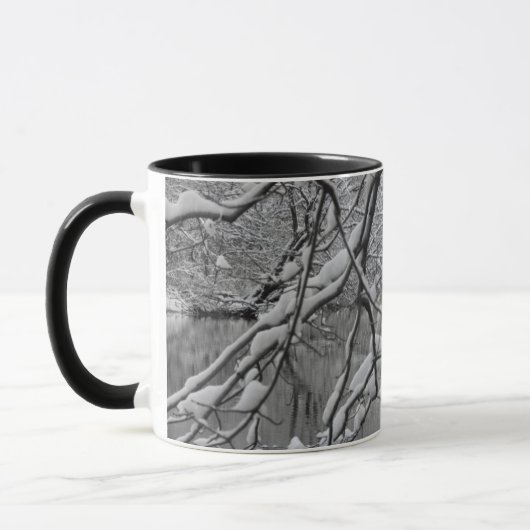 Mug Pont de voûte au-dessus de rivière congelée en (Gauche)