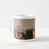 Mug Pont NYC de Williamsburg un jour nuageux (Devant gauche)