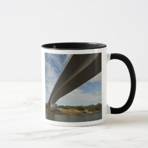 Mug Pont reliant la Guyane au Brésil sur le Takutu