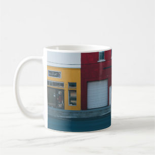 MUG PORTES DE GARAGE BLANC FERMÉES EN JOURNÉE