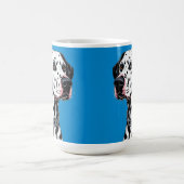 Mug Portrait de chien dalmate sur fond bleu (Centre)