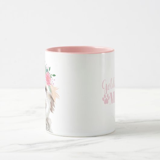 Mug Portrait de fleurs roses de Goldendoodle (Centre)