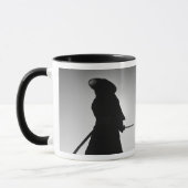 Mug Portrait d'un guerrier samouraï tenant une épée (Gauche)