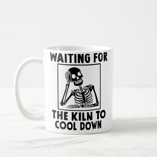 Mug Poterie en attente du refroidissement du four à po (Gauche)