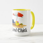 Mug Poule retraitée sur la plage (Devant droit)