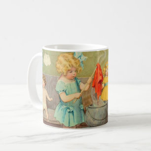 Mug Poupée Fille de Linge Vintage Jouant aux Poupées M