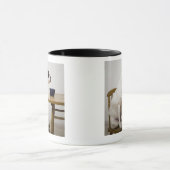 Mug Poursuivez se reposer sur une chaise devant une (Centre)