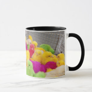 Mug Poussins de bébé dans un stylo à un marché col
