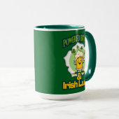 Mug Powered by Beer St Patrick’s Day Shirt – caneca (Devant droit)