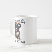 Mug Powered by Boxer Kisses – Funny Boxer Dog Graphic (Devant gauche)