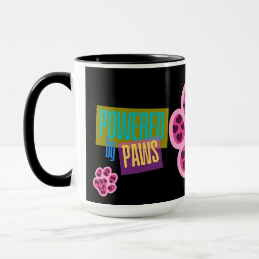 Mug "Powered by Paws" Coeurs roses Design (Gauche)