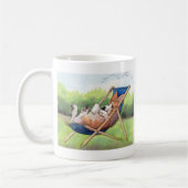 Mug Pratique pour l'été - corgi dans une chaise longue (Gauche)