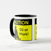 Mug Précaution DJ au travail ! (Devant gauche)