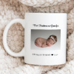 Mug Premier Noël en grand-père Nouveau bébé photo<br><div class="desc">Célébrez son premier Noël en tant que grand-père avec cette tasse de café photo personnalisée. Tout le texte peut être customisé. Ajoutez votre propre photo pour créer un cadeau vraiment unique pour son premier Noël en tant que grand-père.</div>
