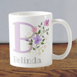 Mug Premier nom initial plus Belinda avec fleurs