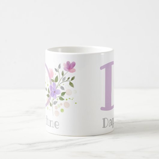 Mug Première initiale plus nom Daphne avec des fleurs (Centre)