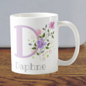 Mug Première initiale plus nom Daphne avec des fleurs